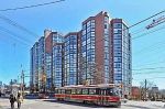 725 King St W