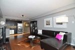 705 King St W